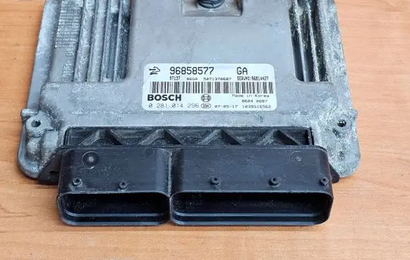 Chevrolet Captiva Engine control unit/module 96858577 5071370687 0281014296