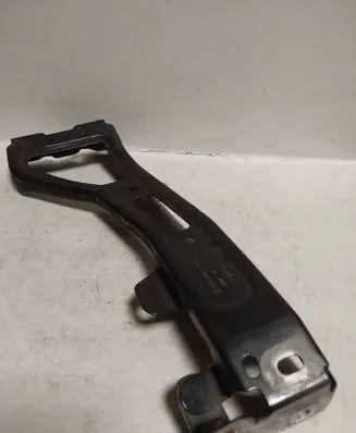 Audi A4 S4 B9 Fender mounting bracket 8W0821135B