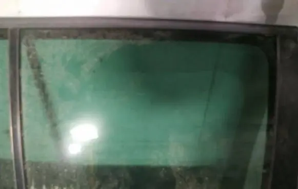 Rear door window glass
