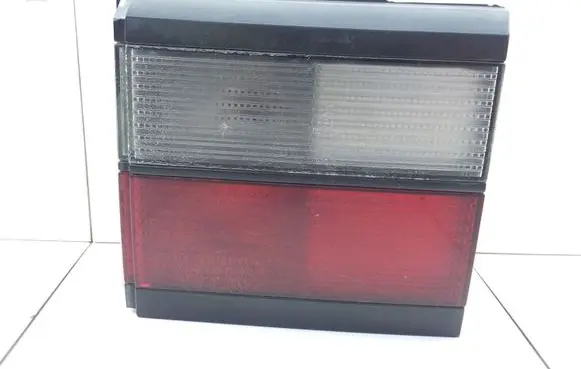 Volkswagen PASSAT B3 Tailgate rear/tail lights 333945108 333945259