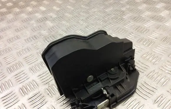 BMW X3 F25 Front door lock 7318409