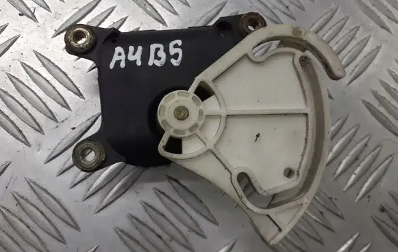 Audi A4 S4 B5 8D A/C air flow flap actuator/motor 0132801148