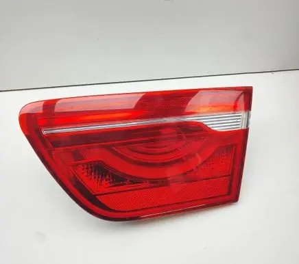 Jaguar XE Tailgate rear/tail lights T2H1055