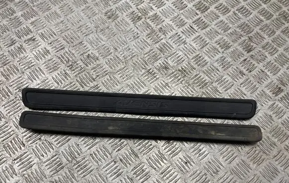 Toyota Avensis T270 sill trim set (inner) 6791105040 6791205040