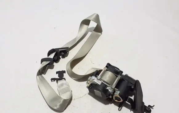 Volvo XC90 Front seatbelt 32131154