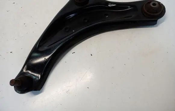 Nissan Leaf II (ZE1) Front control arm 17735369499