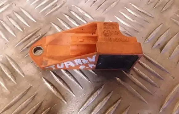 Volkswagen Touran I Airbag deployment crash/impact sensor 1T0909606 5WK43340