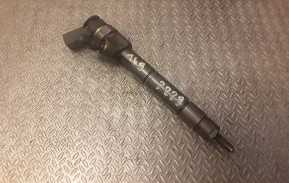 Mercedes-Benz A W169 Fuel injector 6400700787