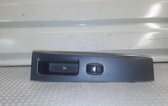 KIA Sorento Front door interior handle trim 935753E070