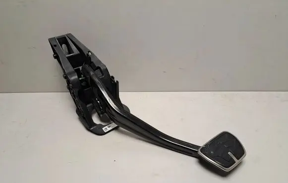 BMW X7 G07 Brake pedal 6874279