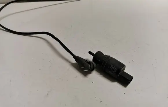 Windshield washer spray nozzle