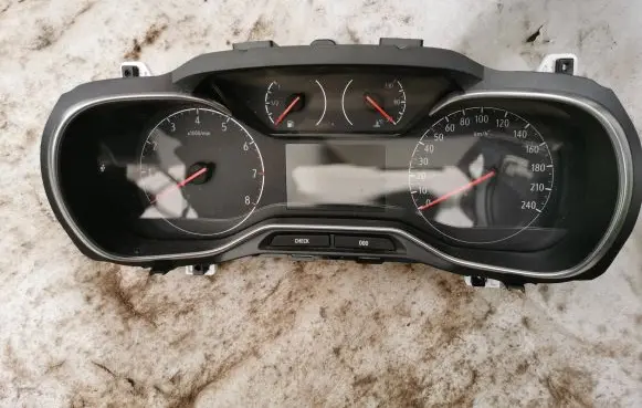 Opel Combo E Speedometer (instrument cluster) 769167680U