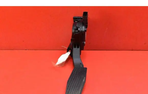 Opel Astra J Accelerator throttle pedal 13252702