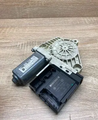 Volkswagen PASSAT B6 Front door window regulator motor 1K0959792M 1T0959702G