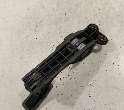 Accelerator throttle pedal