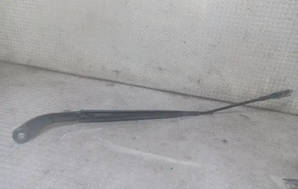 Nissan Qashqai Front wiper blade arm 80017607A