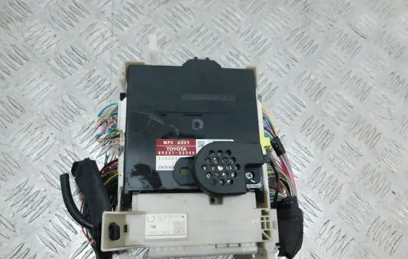 Subaru Trezia Central body control module 8273052L70C 2633 1A190879