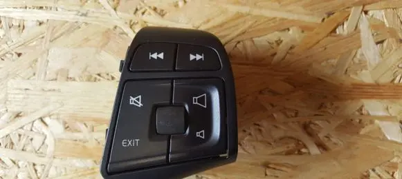 Volvo V40 Steering wheel buttons/switches 31334462