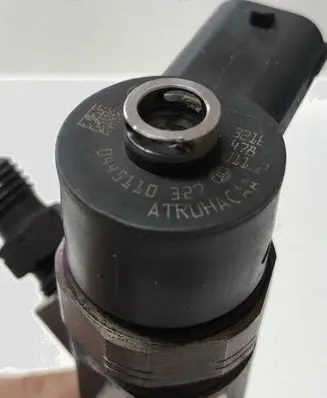 Opel Insignia A Fuel injector 0445110327