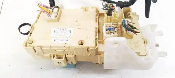 Toyota Corolla Verso AR10 Fuse box set 892210F010 89221-0F010