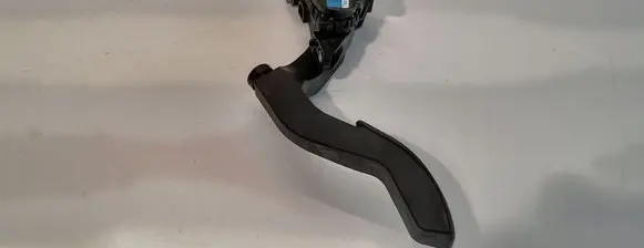 Accelerator throttle pedal