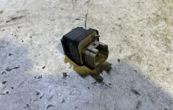 Toyota Corolla Verso AR10 Glow plug pre-heat relay 2861067010
