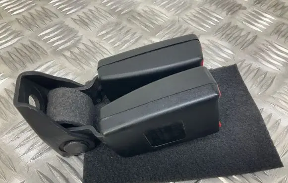 Audi TT TTS Mk2 Middle seatbelt buckle (rear) 8J8857739B