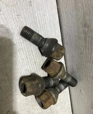 Renault Clio V Nuts/bolts 