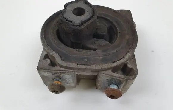 Mercedes-Benz B W245 Engine mount bracket A1692401018