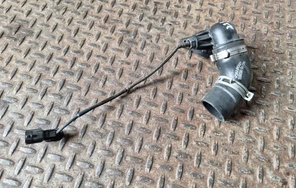 Mercedes-Benz A W176 Engine coolant pipe/hose 147138070R 15092852