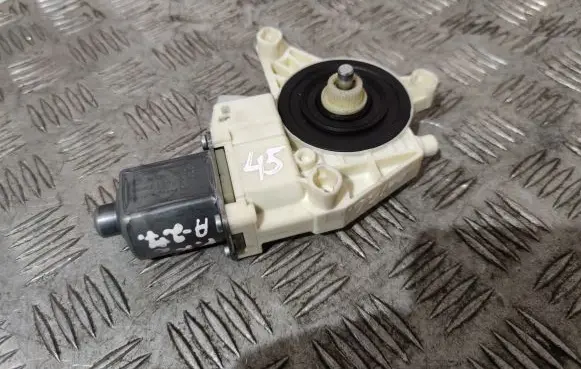 Mercedes-Benz C W204 Front door window regulator motor A2048200142 0130822503