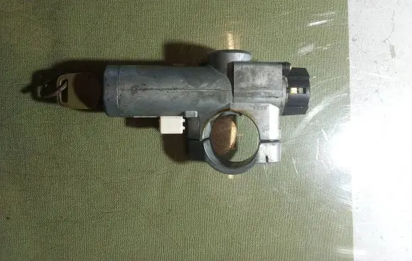 Nissan Patrol Y61 Ignition lock 8124