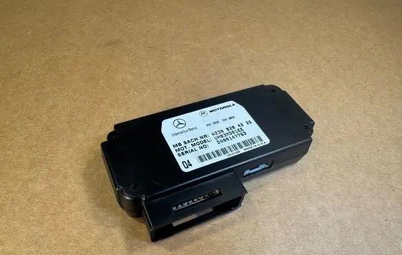 Mercedes-Benz G W461 W463 1st Gen Air suspension control unit module (rear) A2308204226