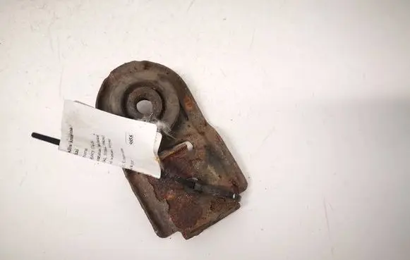 Subaru Legacy Radiator mount bracket 