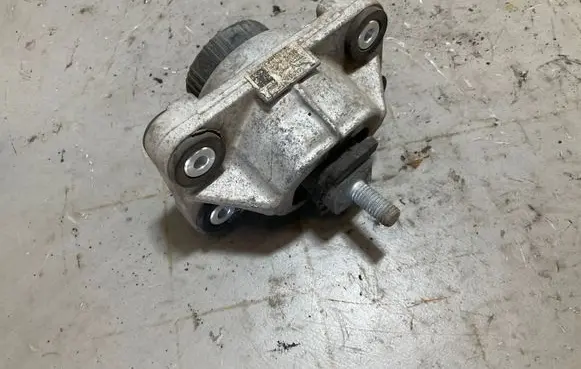 Land Rover Range Rover Sport L494 Engine mount bracket SA003BC