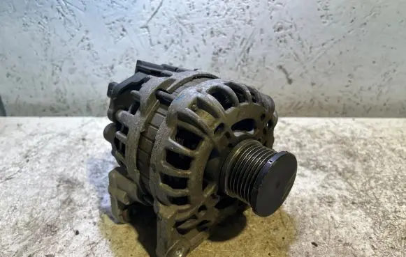 Dacia Sandero Generator/alternator 231005079R F000BL0456