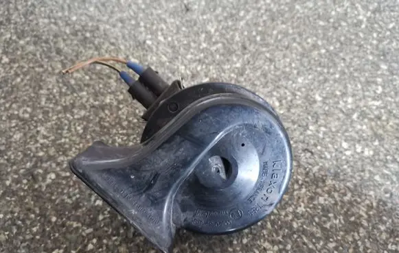 Volkswagen PASSAT B5 Horn signal