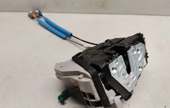 Hyundai Kona I Front door lock 81310J9510