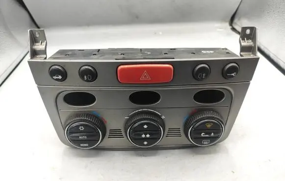 Alfa Romeo GT Air conditioning/heating control unit 01560513690 F18667 0000368952