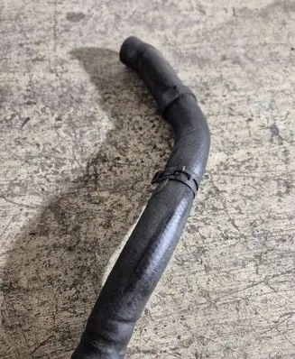 Volkswagen PASSAT B6 Coolant pipe/hose 11460211