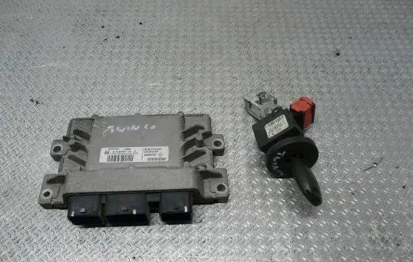 Renault Twingo II Engine control unit/module 8200774747