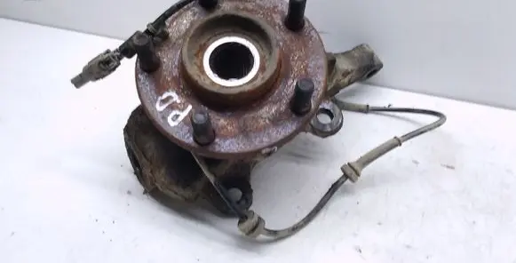 Nissan Almera Tino Front wheel hub