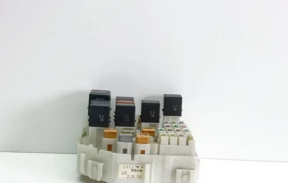 Toyota RAV 4 (XA20) Fuse module