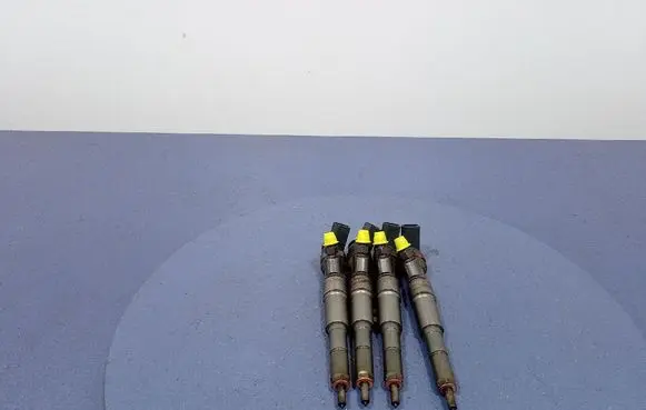 BMW 1 E81 E87 Fuel injector 7794435