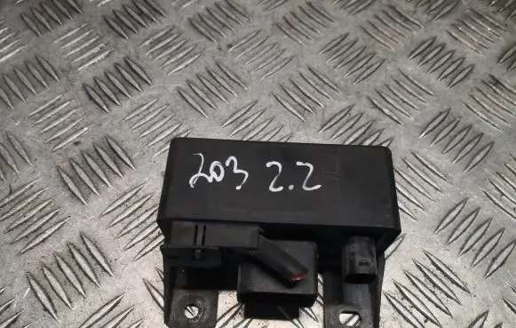 Mercedes-Benz C W203 Glow plug pre-heat relay 0255452832 A0255452832