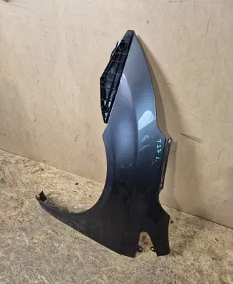 Toyota Avensis T270 Fender