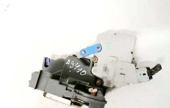 Nissan X-Trail T30 Front door lock 805523y510