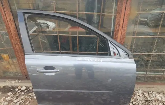 Volvo V70 Front door