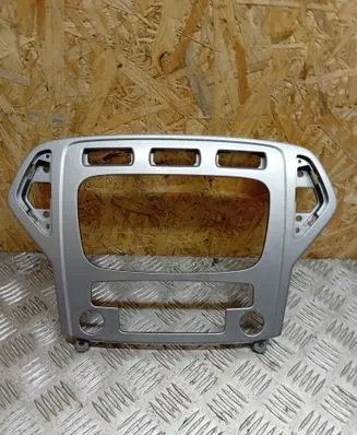Ford Mondeo MK IV Radio/GPS head unit trim 7S7118522