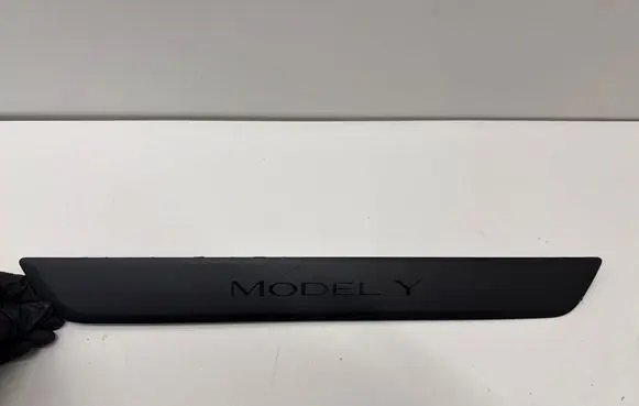 Tesla Model Y Front sill trim cover 149430100B
